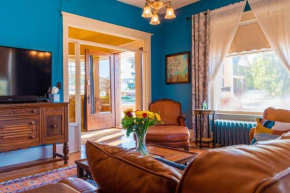 Maple House Large Vacation Home, Sleeps 7 Pet Friendly Great Location